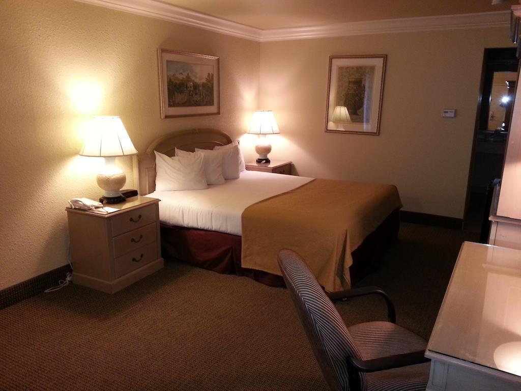 Quality Inn & Suites Vacaville Zewnętrze zdjęcie